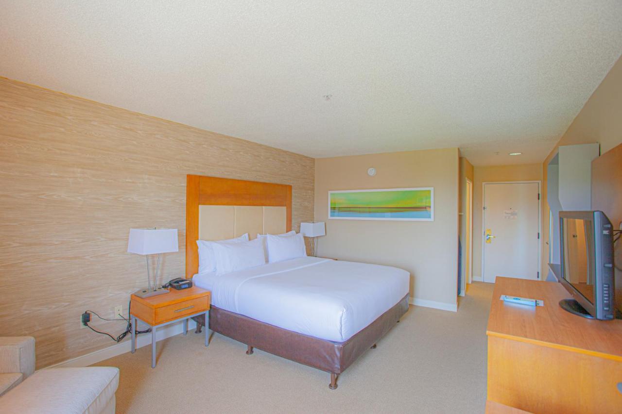 Holiday Inn & Suites Spring - The Woodlands Exterior photo