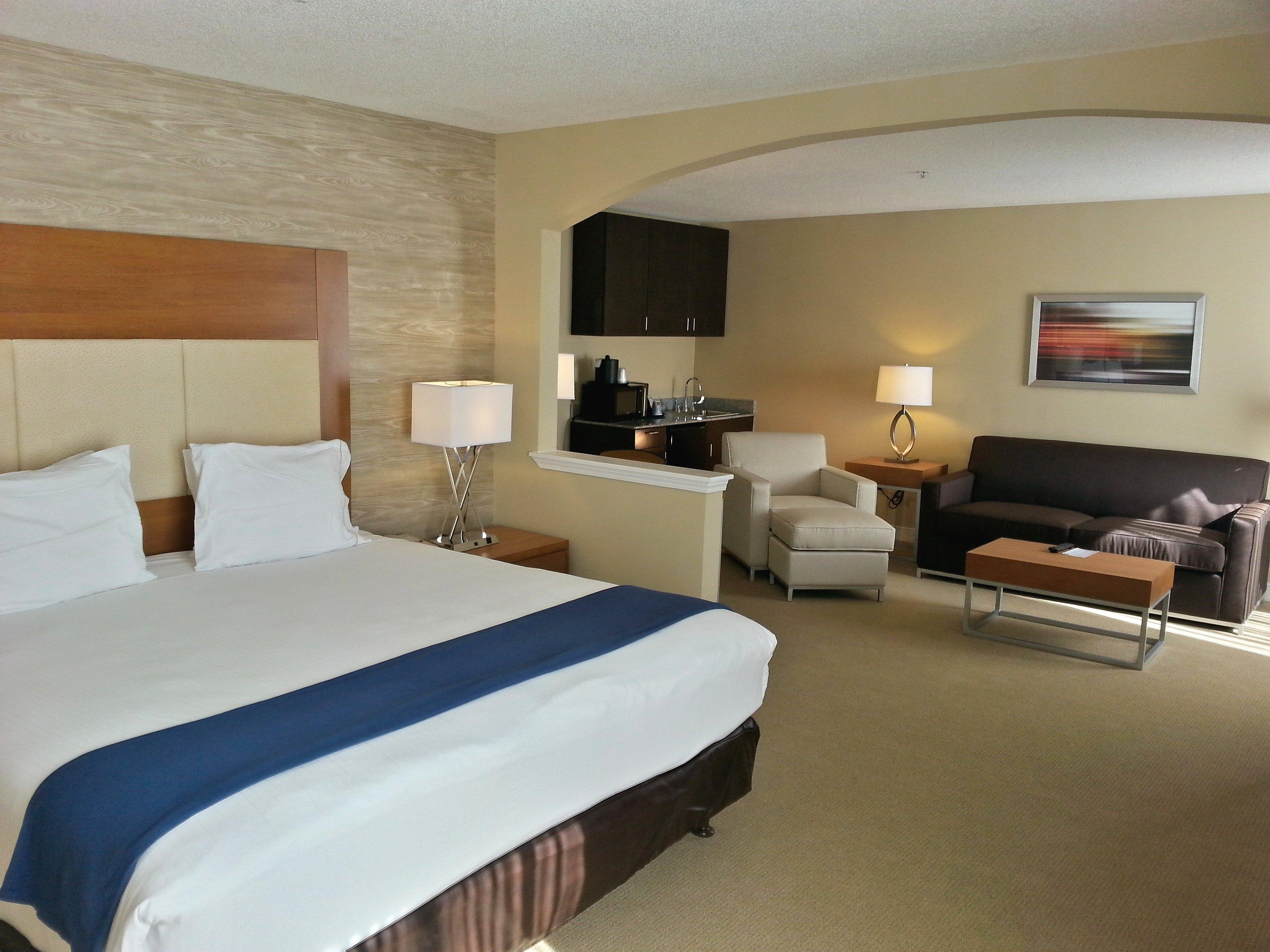 Holiday Inn & Suites Spring - The Woodlands Exterior photo