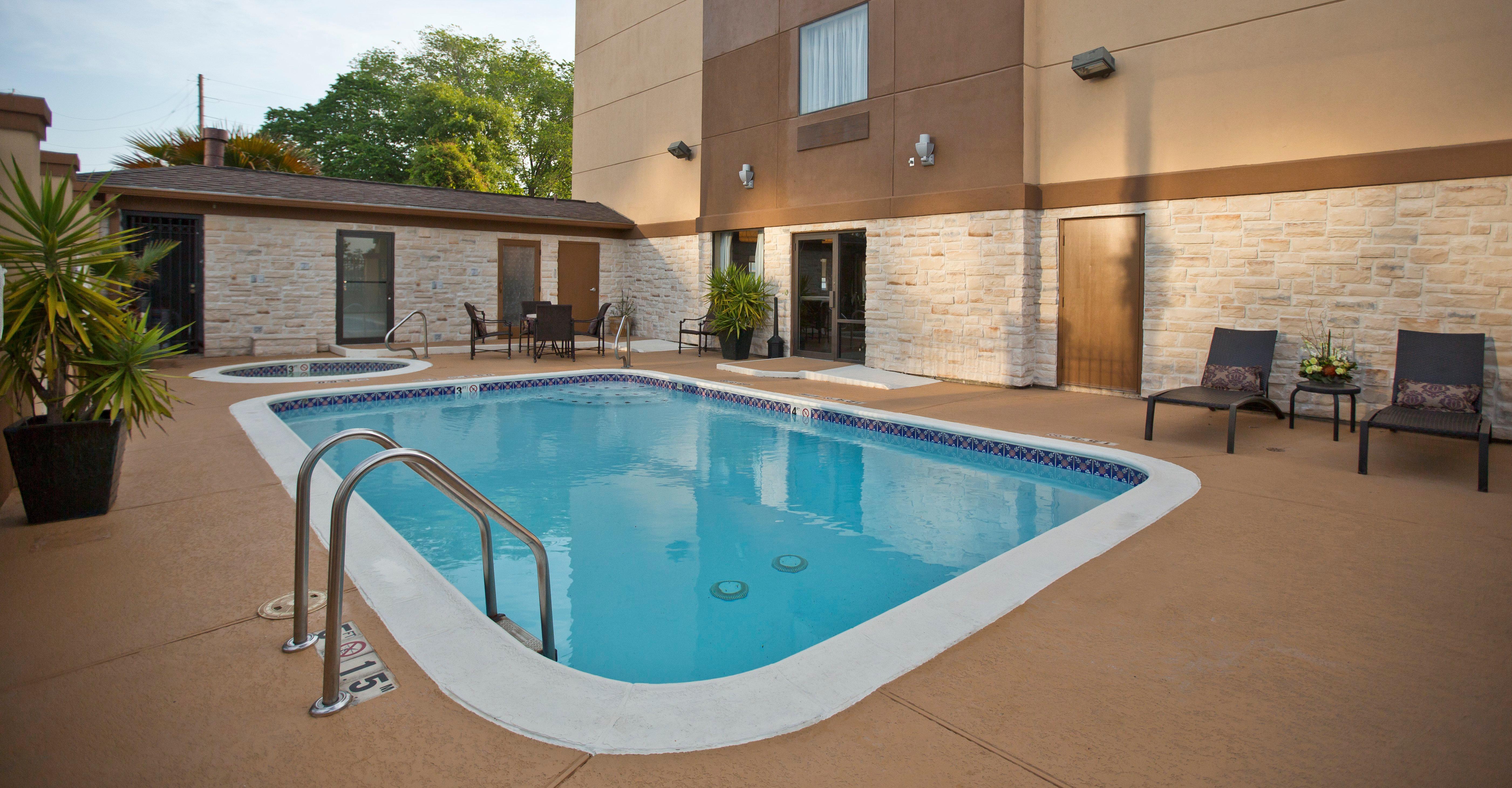 Holiday Inn & Suites Spring - The Woodlands Exterior photo