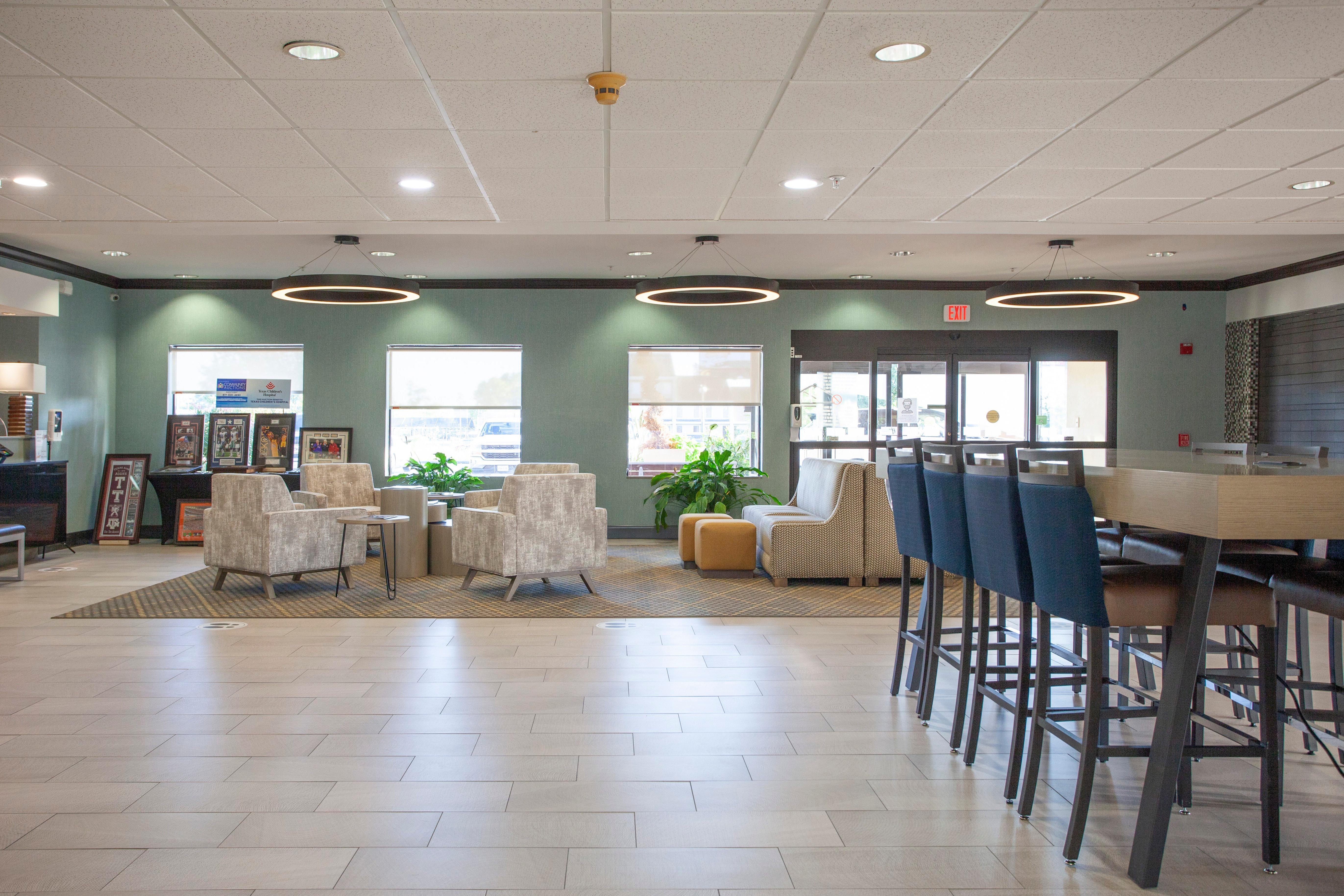 Holiday Inn & Suites Spring - The Woodlands Exterior photo